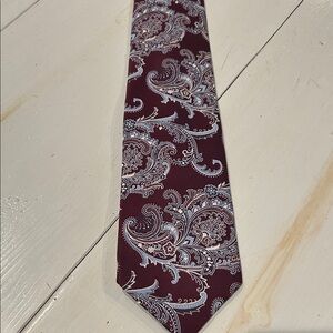 Elegant Vintage Paisley Tie in Burgundy and Blue
